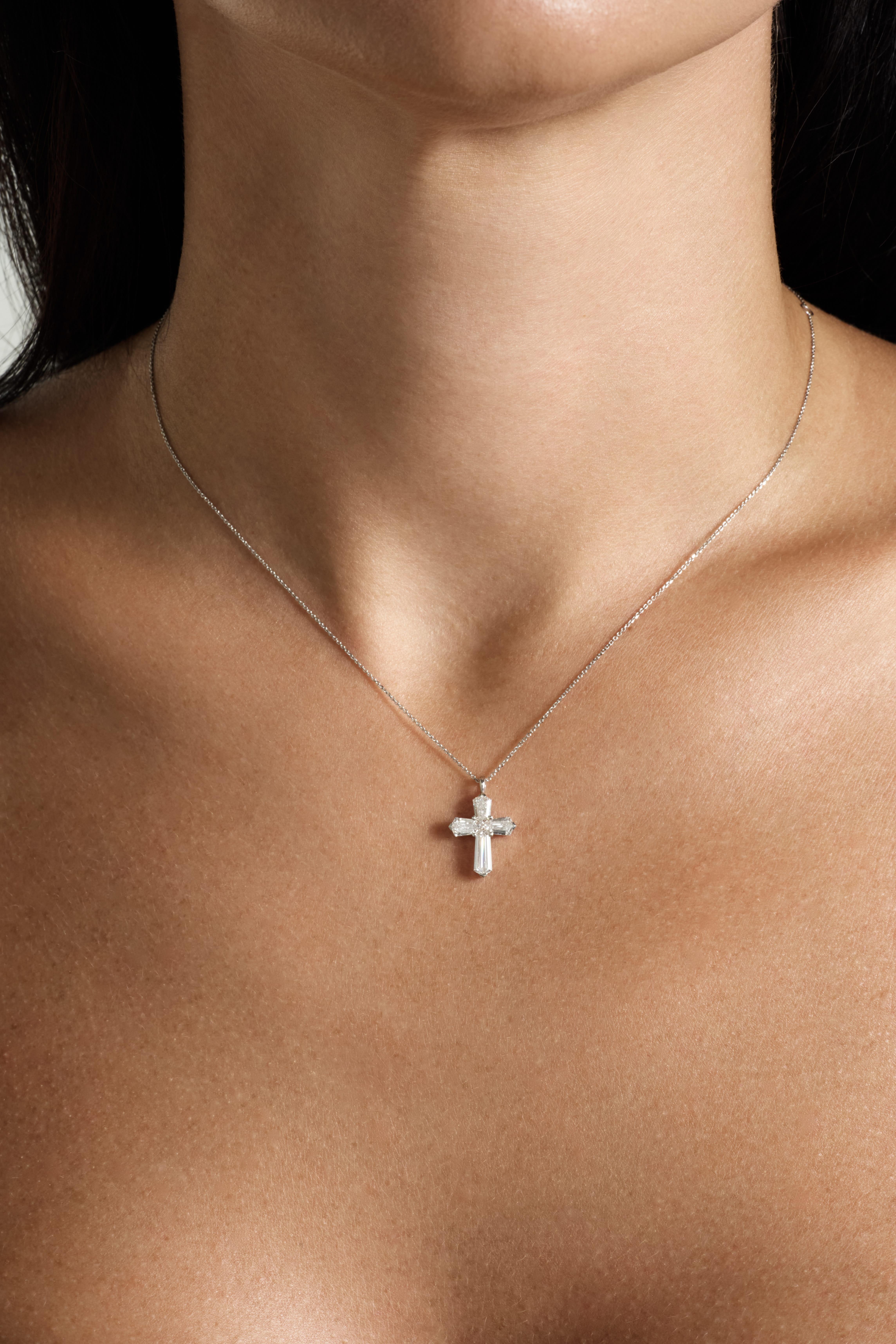 DIAMOND CROSS PENDANT