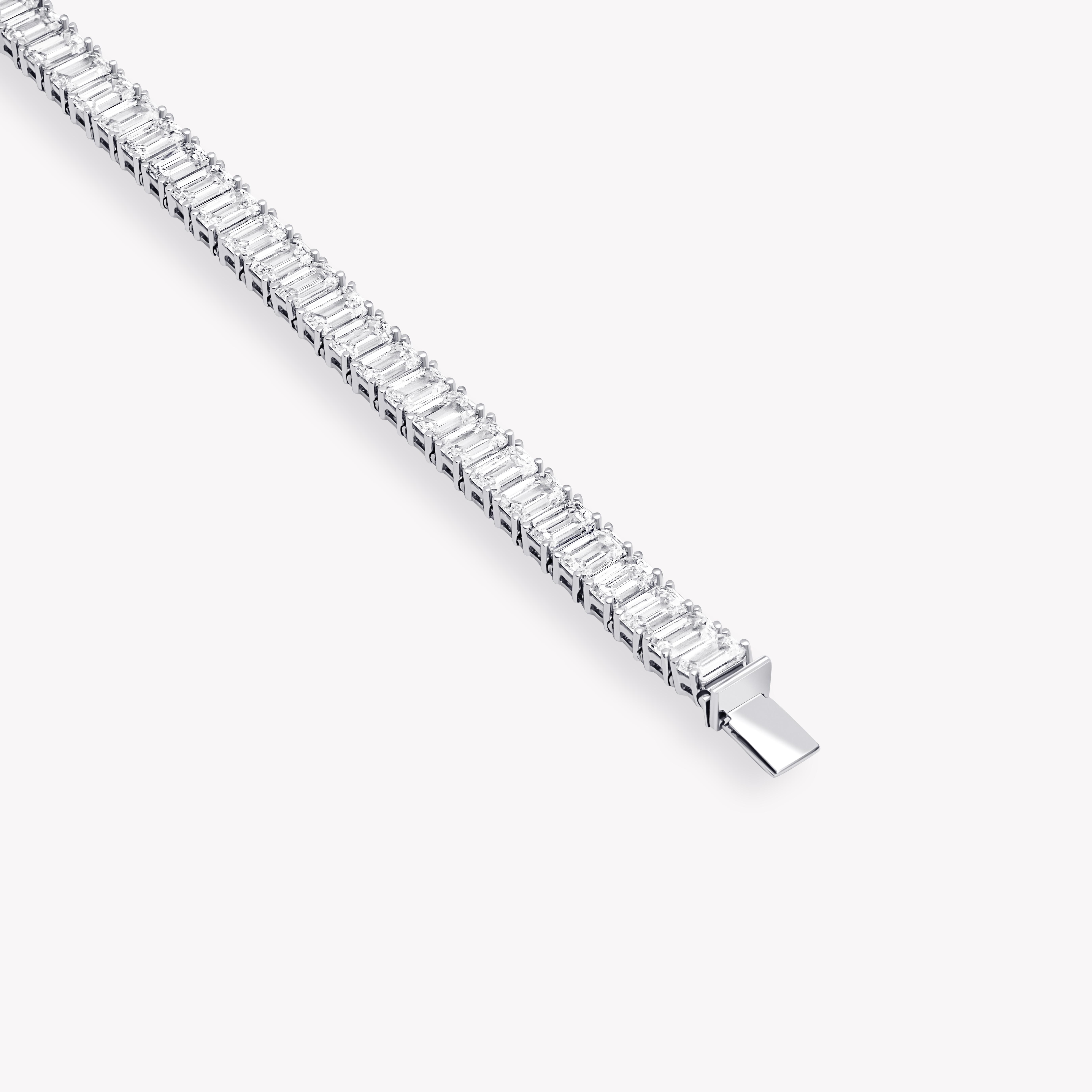 Emerald cut tennis bracelet 