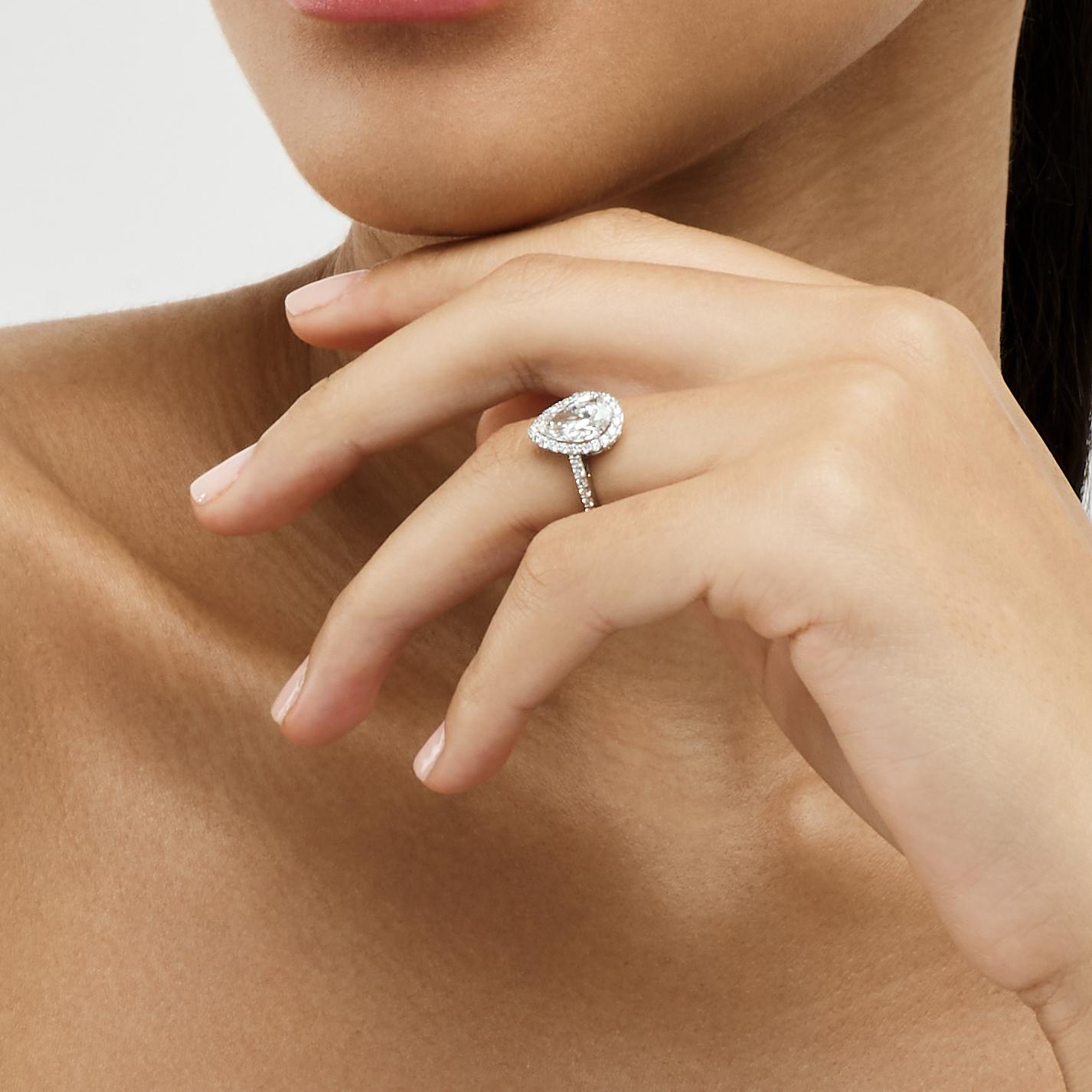 Pear halo ring