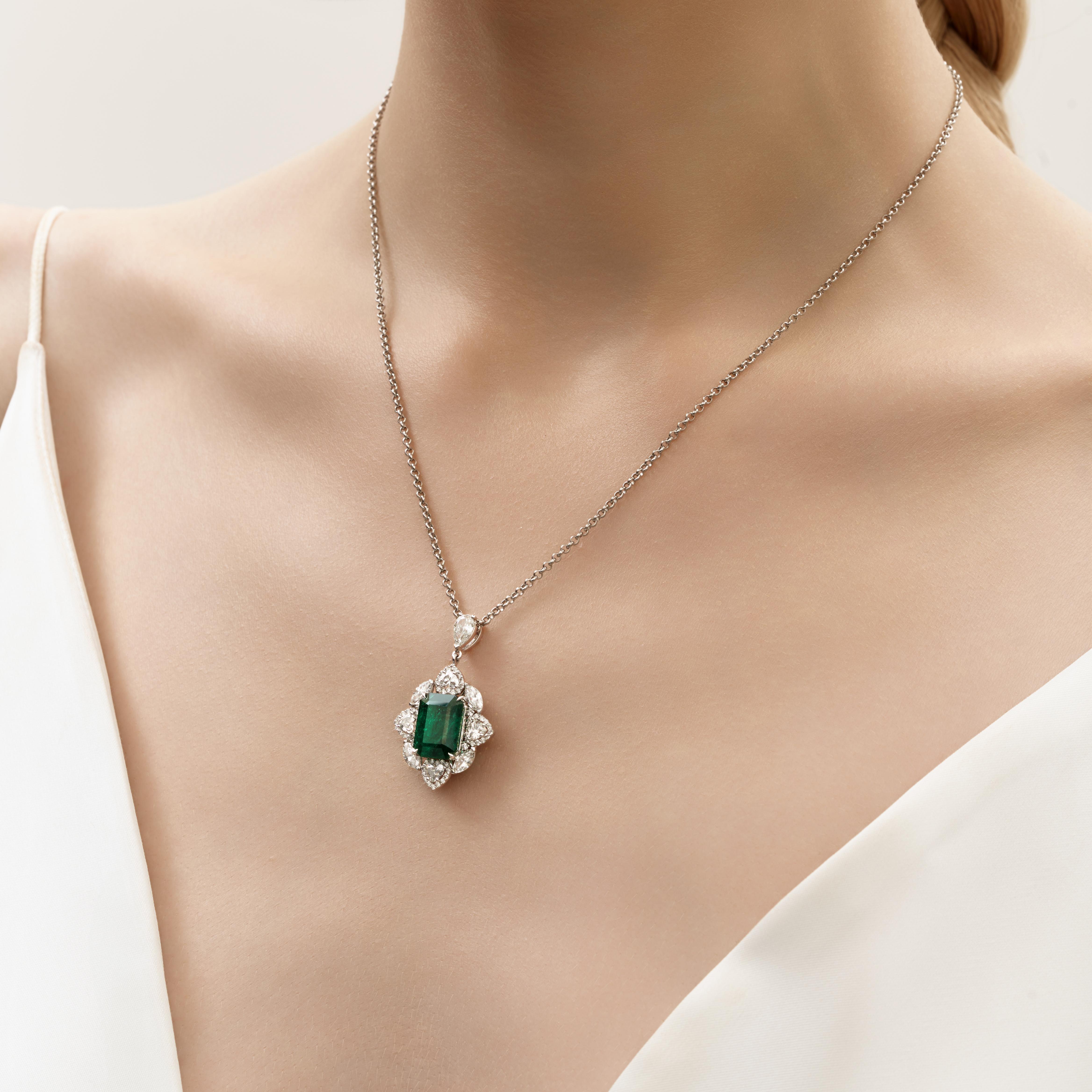 Emerald and diamond pendant 