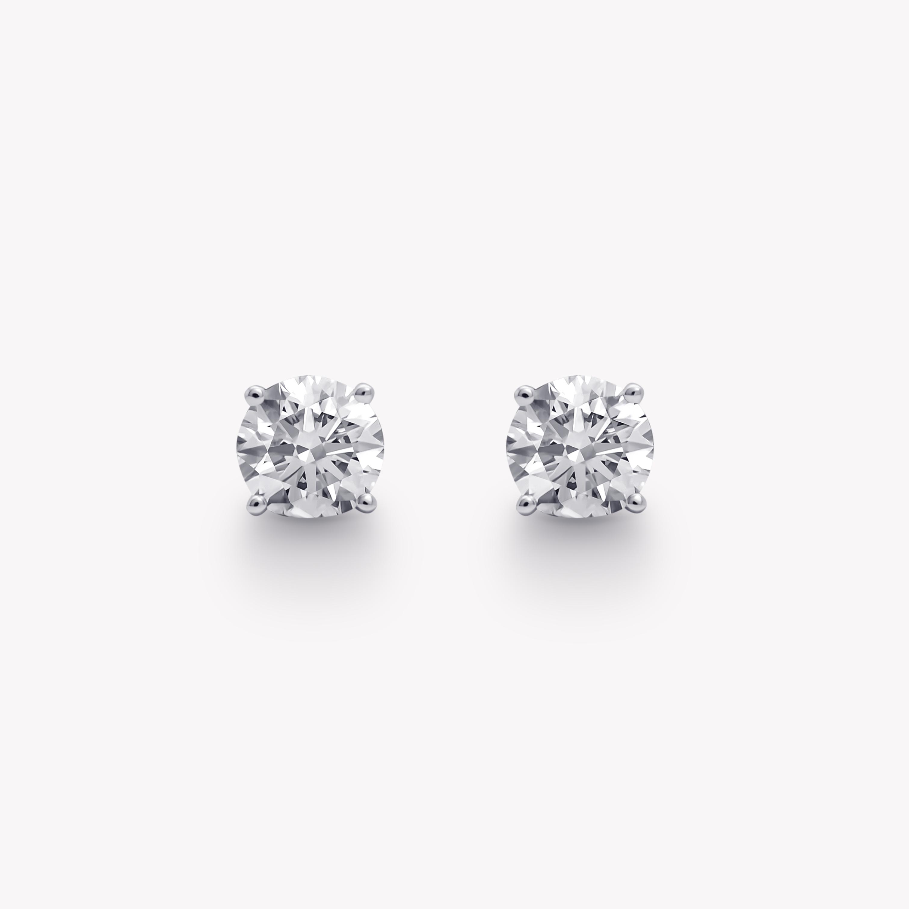 Round stud earrings 